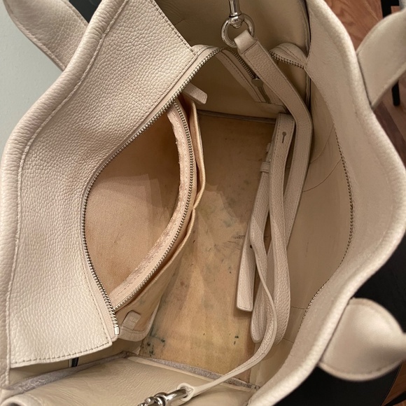 Marc Jacobs The Medium Leather Tote Bag With Wallet Set - Picture 12 of 15